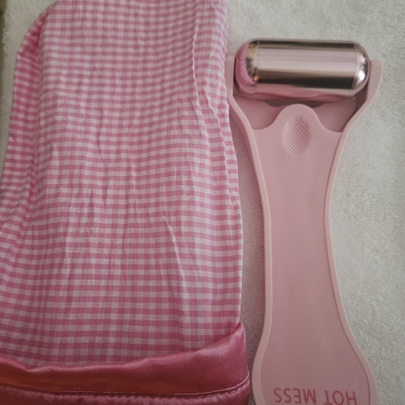 Skinny Confidential Hot Mess Ice Roller and "Sleeping Bag" storage pouch. - Picture 5 of 5